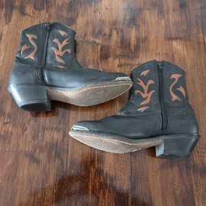 Vintage Code West Black and Brown Western Ankle Boots,7.5, Womens